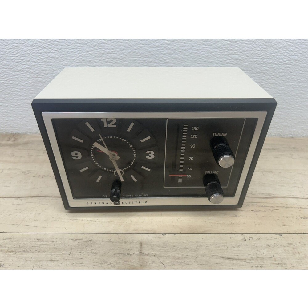 Vtg GE General Electric 120V Alarm Clock Superheterodyne AM Radio Model: C2425A